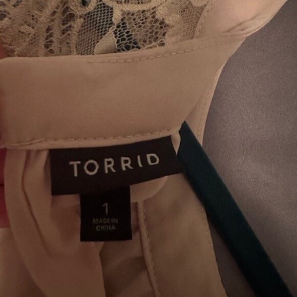 Torrid Cream Sleeveless Lacy Blouse size 1 (XL/XXL) - Picture 3 of 3